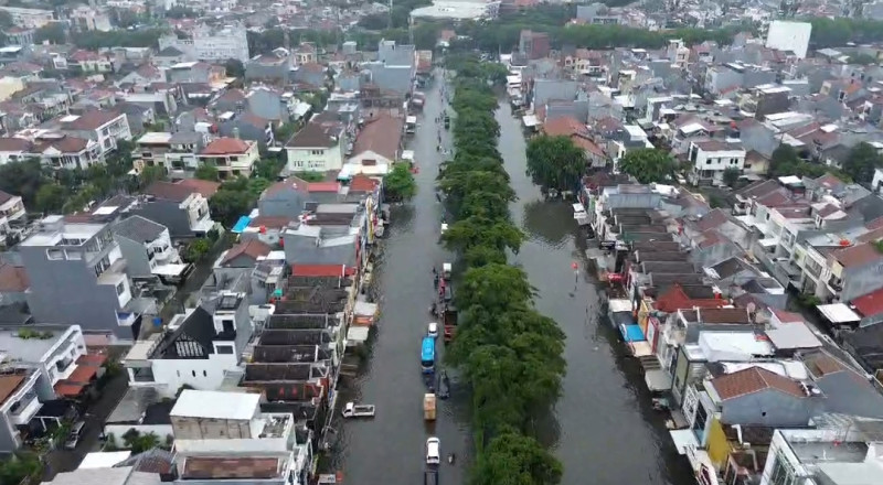 Diguyur Hujan Intensitas Tinggi Kawasan Kelapa Gading Banjir Hingga