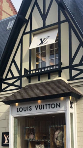 Louis Vuitton Hadir Virtual di Platform Discord