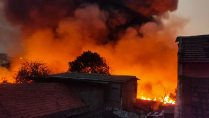 FOTO-Foto Kebakaran Hebat Landa Permukiman Penduduk di Jalan Jatayu Kebayoran Lama