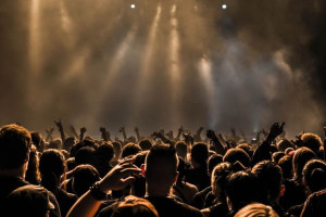 8 Tips Persiapan Tonton Konser Musik Agar Menjadi Pengalaman Tak Terlupakan 