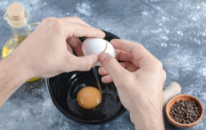 4 Cara Mudah Mengetahui Telur Sudah Busuk Atau Belum