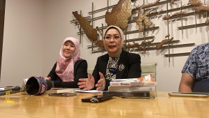 Penulis Asma Nadia Keberatan Soal Judul Film Air Mata di Ujung Sajadah