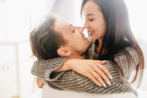 7 Rekomendasi Kado Romantis untuk Pasangan