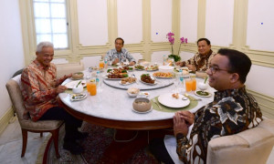 Jokowi Makan Siang Bareng Tiga Bakal Capres di Istana