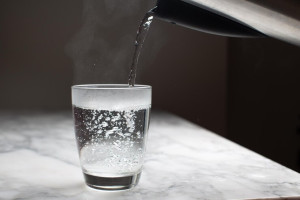 Jangan Abaikan! Ini 6 Manfaat Minum Air Hangat untuk Kesehatan
