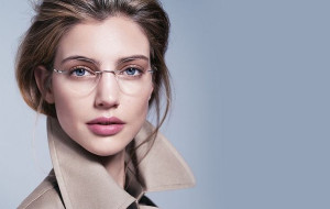 Terapkan 5 Tips Makeup Ini untuk Perempuan Berkacamata Agar Tetap Percaya Diri
