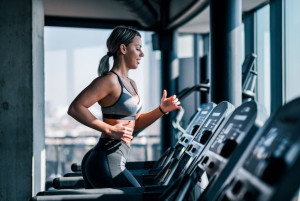 5 Tip Ini Bisa Bikin Latihan di Treadmill Lebih Menyenangkan,..