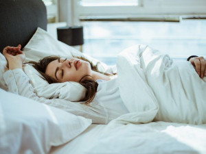 Posisi Tidur Berpengaruh pada Kesehatan Otot dan Tulang Area Leher