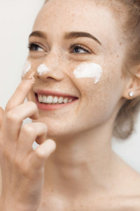 Mengenal Skin Minimalism dalam Rangkaian Skincare Rutin