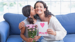 6 Rekomendasi Kado Berkesan untuk Ulang Tahun Ibu
