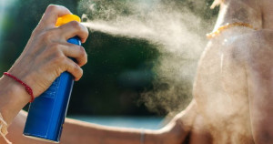 Mau Berolahraga Outdoor? Ini 5 Body Sunscreen Spray yang Tahan Keringat!