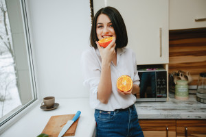 Begini Cara Tepat Pilih dan Gunakan Vitamin C untuk Wajah