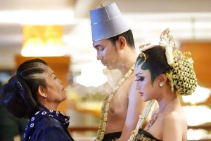 Mengenal Dukun Manten, Pemimpin Ritual Pernikahan Adat Jawa 