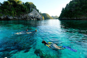 5 Destinasi Snorkeling Seru di Indonesia, dari Bali Hingga Papua