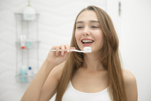 Perhatikan Kesehatan Gigi dan Gusi Kamu dengan Menerapkan 5 Kebiasaan Ini