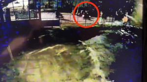 Terekam CCTV, Komplotan Begal Bercelurit Rampas Motor Milik Penghuni Rusun di Rorotan 