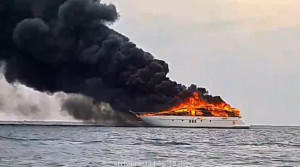 Diduga Alami Kerusakan Mesin, Kapal Pesiar Terbakar Saat Hendak Berangkat dari Pulau Rosa Kepulauan Seribu