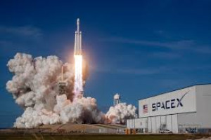 Elon Musk Bangun Ratusan Satelit Mirip Starlink