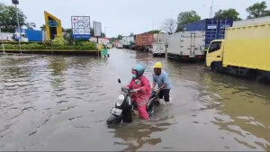 Jadi Langganan Banjir Saat Musim Hujan, Wilayah Cakung Cilincing Terendam Banjir Hingga 60 Sentimeter