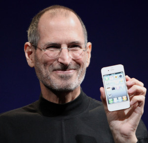 Kartu Nama yang Ditandatangani Steve Jobs Laku Dilelang Rp2,8 Miliar
