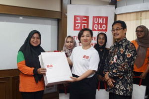 Peduli Terhadap Perempuan, UNIQLO Donasikan 1.500 Innerwear untuk  Petugas Kebersihan Wanita di Jakarta