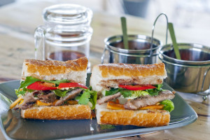 Sandwich Hingga Sup, Ini 3 Kuliner Terbaik Vietnam Versi Taste Atlas