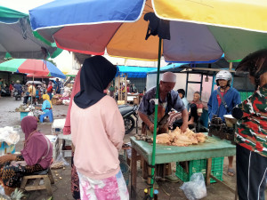 H+1 Lebaran, Ayam Potong di Pasar Kutoarjo Laris Manis