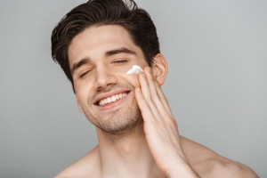 8 Skincare Ini Layak Dimiliki Pria Agar Kulit Tetap Sehat dan Segar