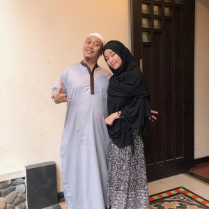 Opick Santai Hadapi Kritik Gaya Hijab Putrinya, Opick: Kasih Kesempatan Dia Menemukan Dirinya