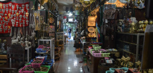 3 Pasar Barang Antik di Indonesia, Serasa Masuk Lorong Waktu