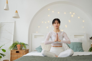 8 Gerakan Yoga Sebelum Tidur untuk Meningkatkan Kualitas Tid,..