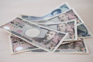 Yen Jepang Terus Melemah Melewati 158 per Dolar AS