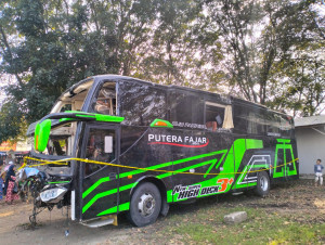 Bus Trans Putera Fajar yang Kecelakaan di Subang Tak Kantong,..