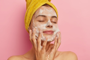 5 Pilihan Facial Wash Lokal yang Aman untuk Kulit Sensitif d,..