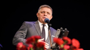 Perdana Menteri Slovakia Ditembak Hingga Kritis oleh Penulis,..