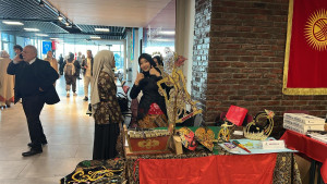 Batik, Wayang, dan Klepon Meriahkan Festival Musim Semi di Kampus Turki