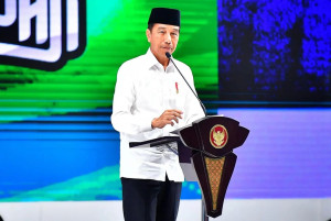 UKT Batal Naik Tahun Ini, Jokowi Ingin Evaluasi Dahulu