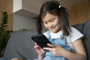 5 Alasan Orang Tua Harus Batasi Penggunaan Ponsel pada Anak