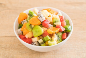 5 Manfaat Konsumsi Salad Buah untuk Kesehatan yang Luar Bias,..