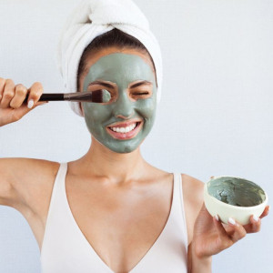5 Urutan Menggunakan Clay Mask untuk Hasil Maksimal Bersihkan Wajah