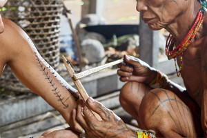 Mengenal Tato Mentawai, Seni Rajah Tertua Dunia