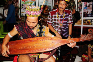 3 Alat Musik Tradisional Khas Kalimantan 