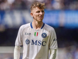 Everton Capai Kesepakatan Pinjaman Jesper Lindstrom dari Napoli dengan Opsi Pembelian