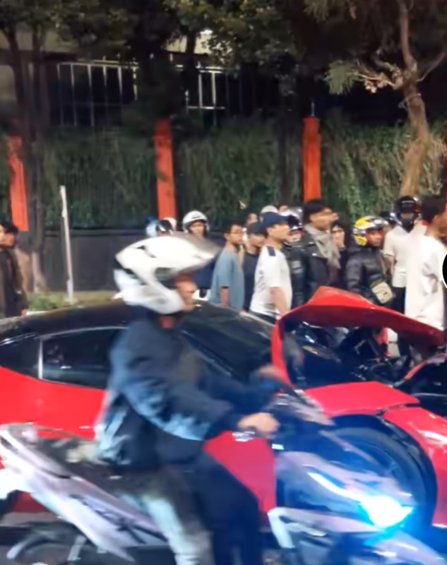 Polisi Selidiki Kabar Sopir Ferrari Pukul Korban Usai Tabrak Lima Kendaraan di Bundaran Senayan