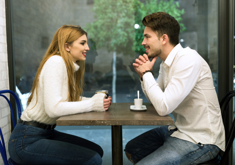 Ini 5 Manfaat Menjalin Hubungan dengan Seorang Overthinker