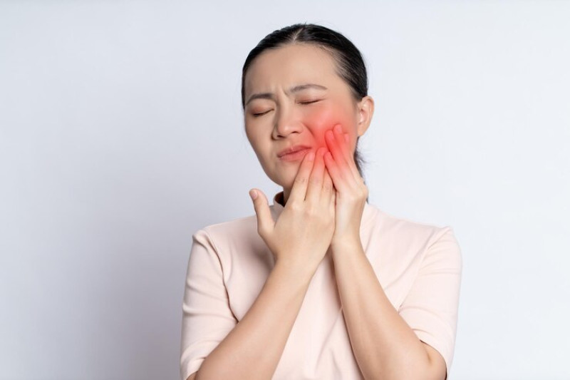 4 Pengobatan Rumahan yang Efektif Meredakan Sakit Gigi di Malam Hari