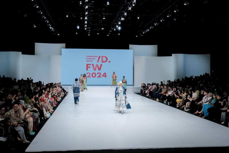 Sandiaga Uno Ingin Indonesia Fashion Week 2024 Perkuat Posisi Fesyen Nusantara di Dalam Maupun Luar Negeri