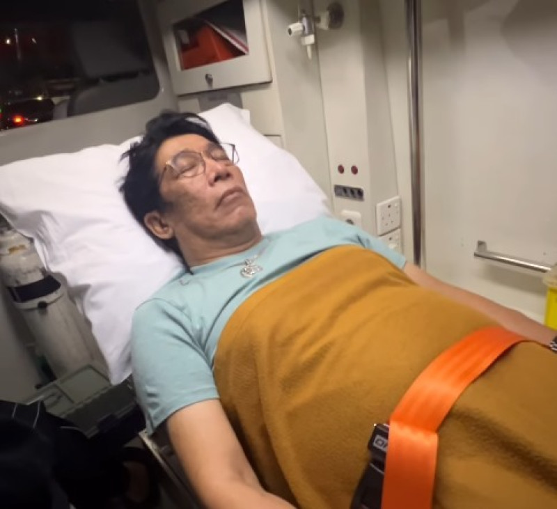 Parto Patrio Dibawa ke Rumah Sakit Pakai Ambulans, Penyakitnya Belum Diketahui