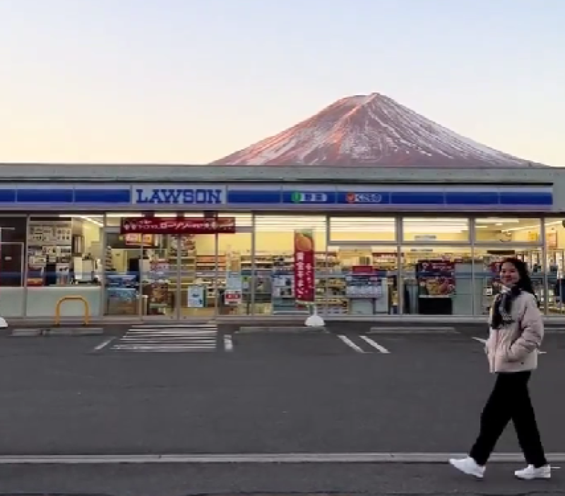 Lawan Overtorism, Lawson Halangi Wisatawan Melihat Gunung Fuji