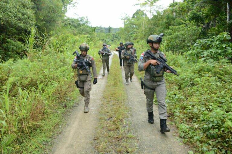 TNI Polri Duduki Markas KKB Pimpinan Undius Kogoya, Sejumlah Senjata Disita 